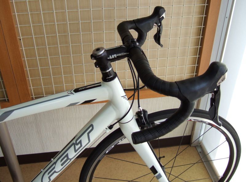 メーカー■FELT フェルト Z85 エントリーロード SHIMANO 105 5700 2X10S サイズ54 2014年モデル 540mm～